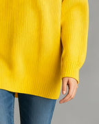 Jane - Elegant genser med tre knapper og krave